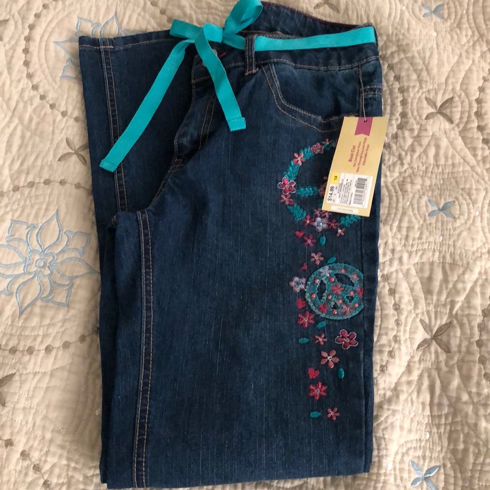 2 Pairs of Cherokee Embellished Jeans - Picture 11 of 12